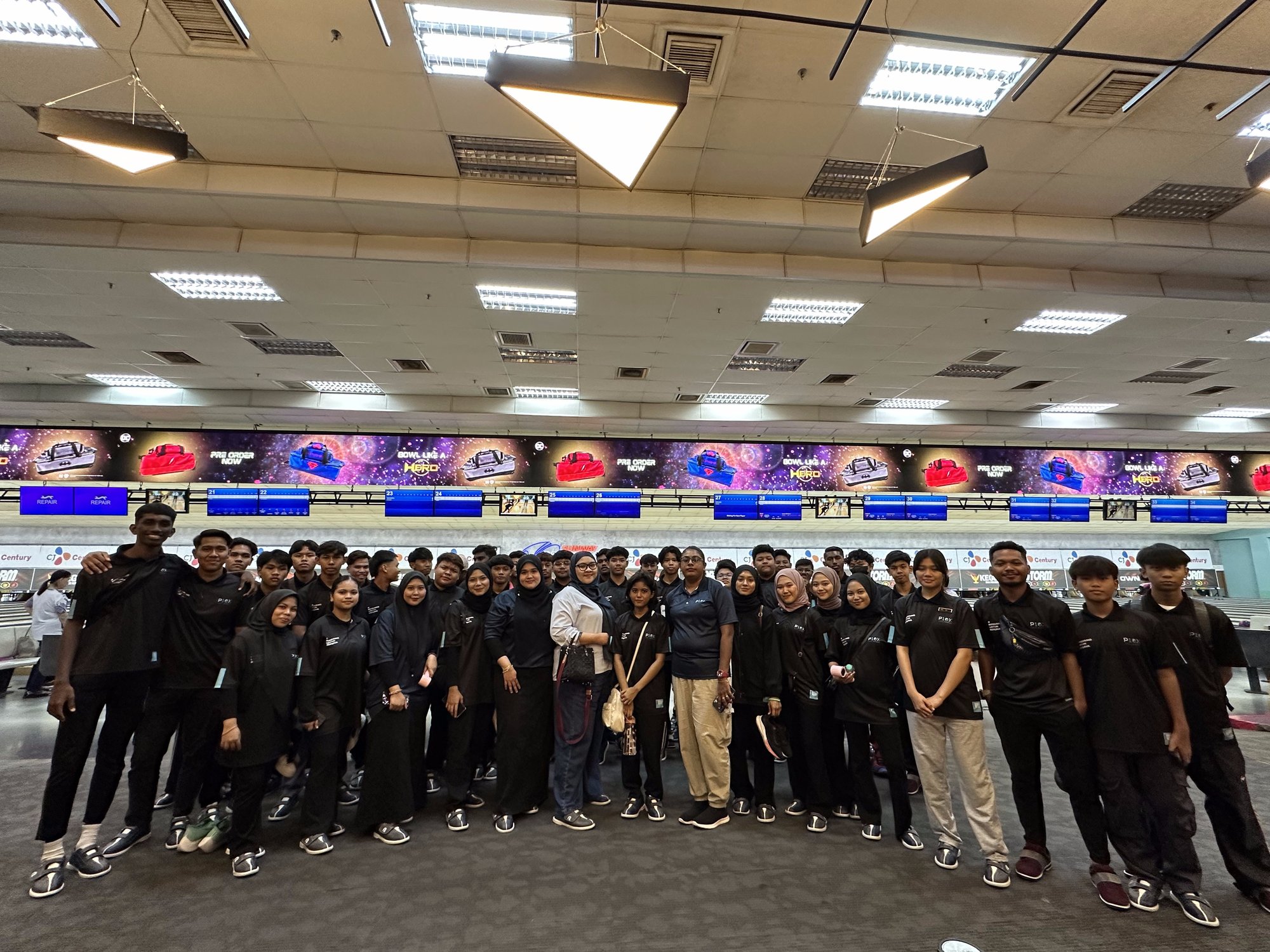 P10X Academy students group photo at a bowling outing