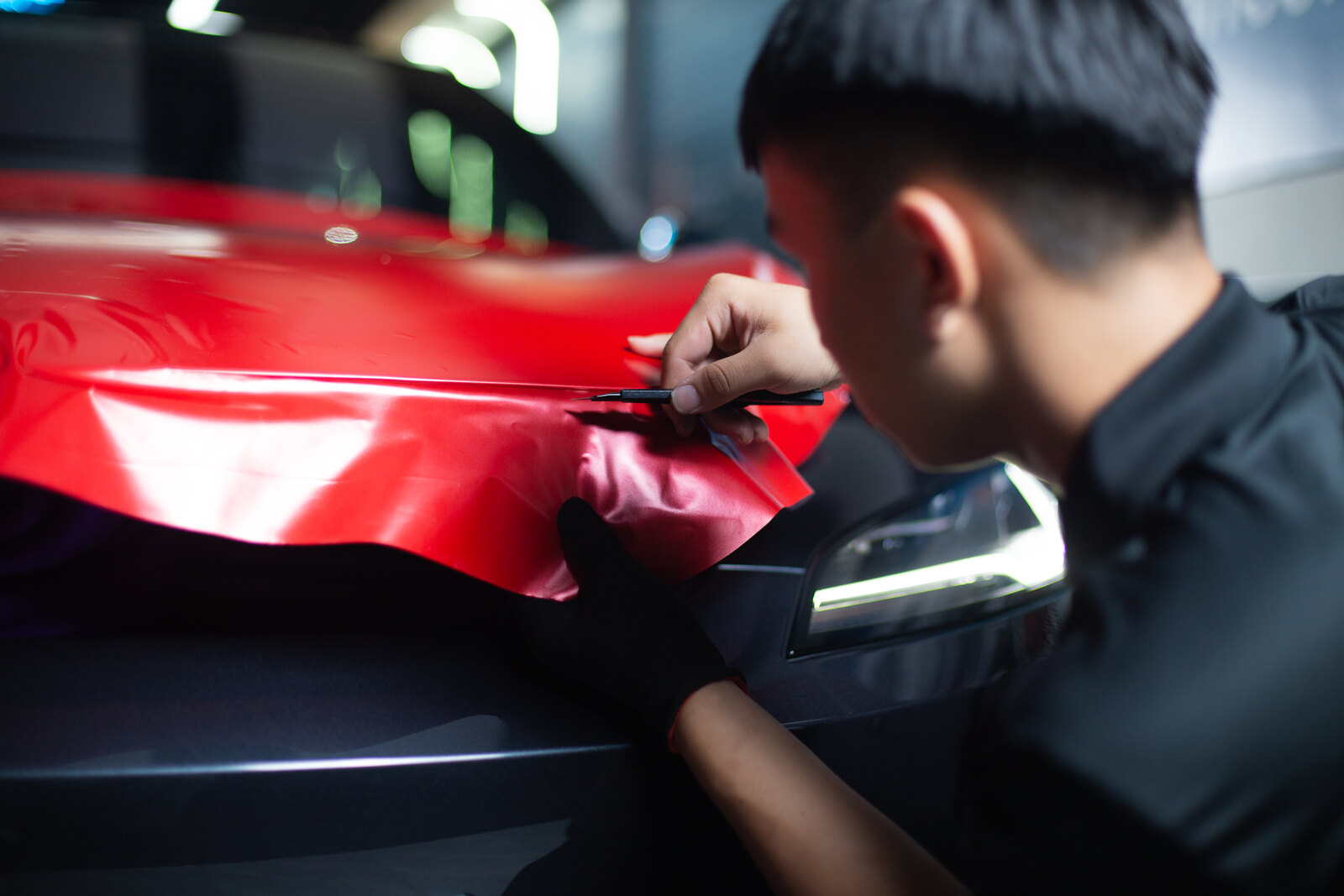 Latihan pembalutan warna dan aplikasi vinil di P10X Academy